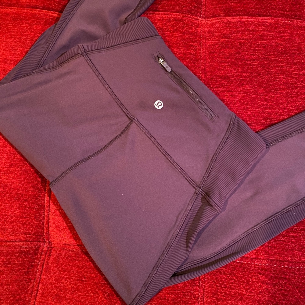 LULULEMON 23” CROP LEGGINGS - Picture 5 of 9